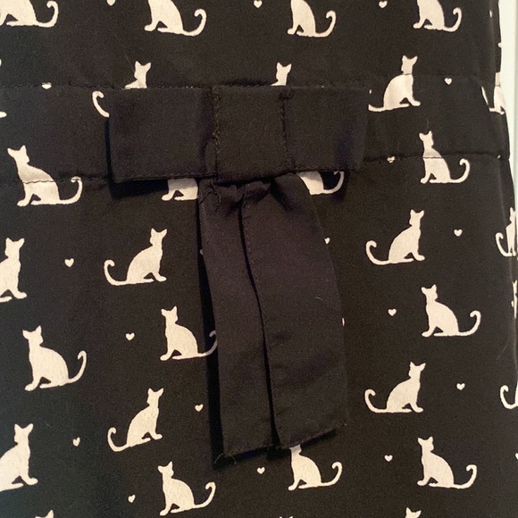 Cute sheath-style short dress with cat print - Picture 3 of 3
